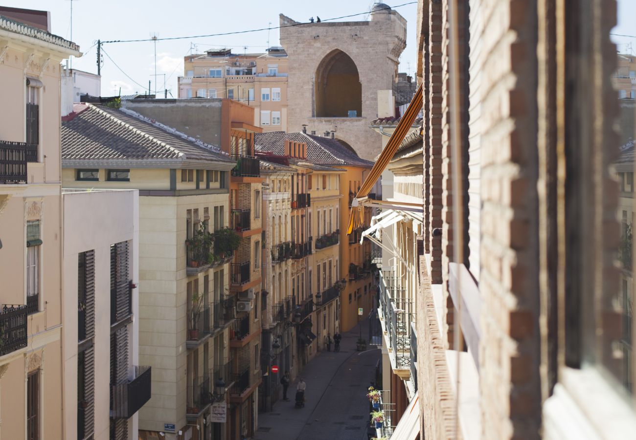 Appartement in Valencia - Old Town Quart Towers Stay I | AC & WiFi | 4 Viajeros