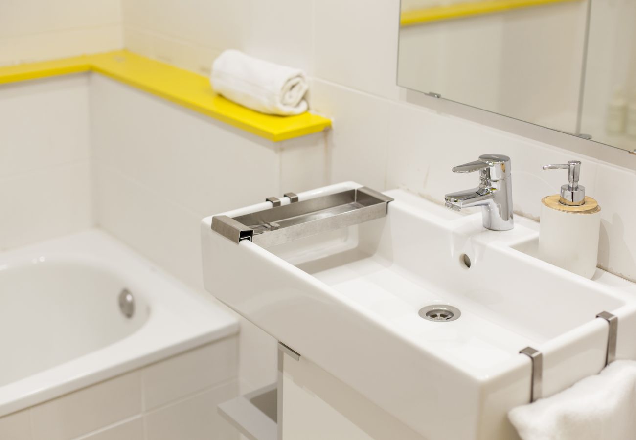 Appartement in Valencia - Old Town Quart Towers Stay I | AC & WiFi | 4 Viajeros