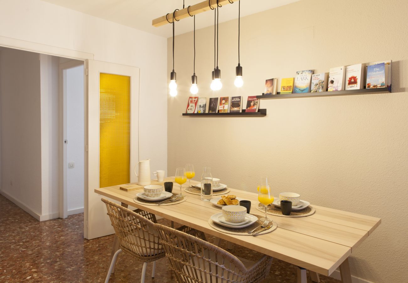 Appartement in Valencia - Old Town Quart Towers Stay I | AC & WiFi | 4 Viajeros