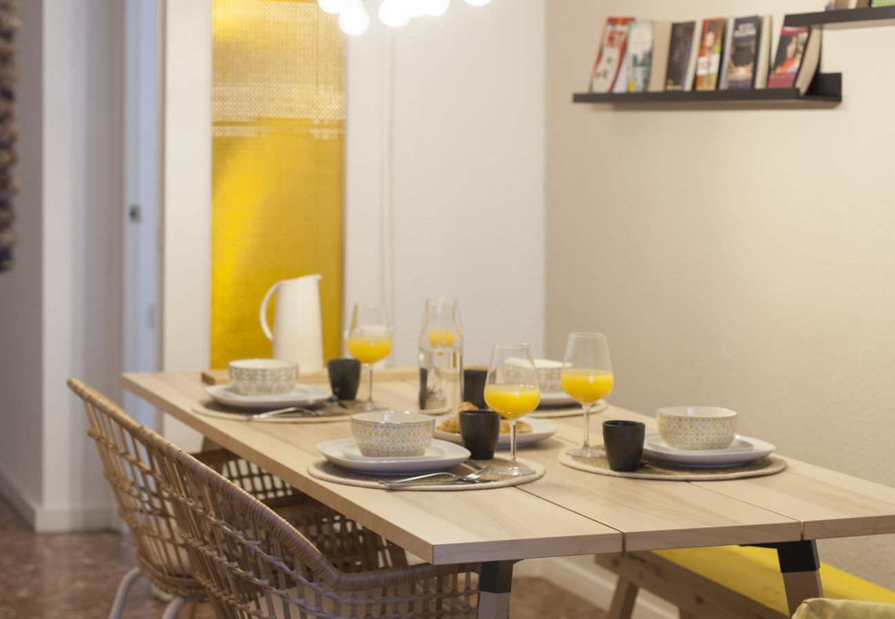 Appartement in Valencia - Old Town Quart Towers Stay I | AC & WiFi | 4 Viajeros