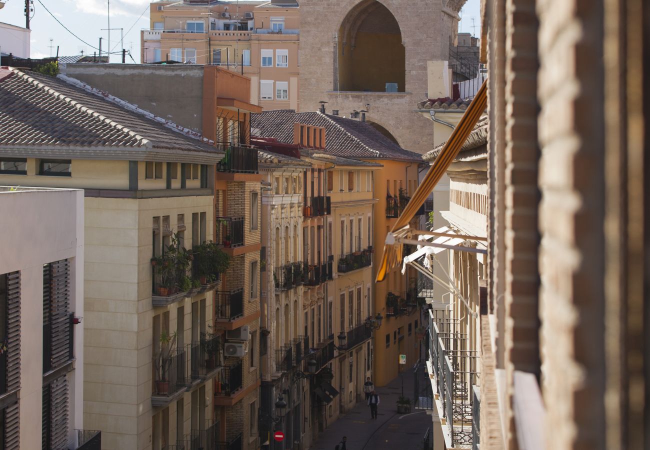 Appartement in Valencia - Old Town Quart Towers Stay I | AC & WiFi | 4 Viajeros