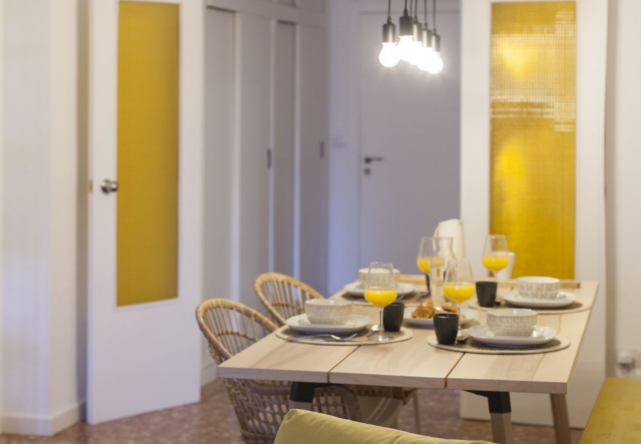 Appartement in Valencia - Old Town Quart Towers Stay I | AC & WiFi | 4 Viajeros