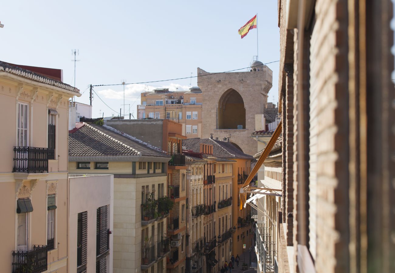 Appartement in Valencia - Old Town Quart Towers Stay I | AC & WiFi | 4 Viajeros