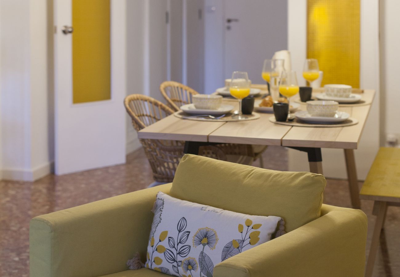 Appartement in Valencia - Old Town Quart Towers Stay I | AC & WiFi | 4 Viajeros