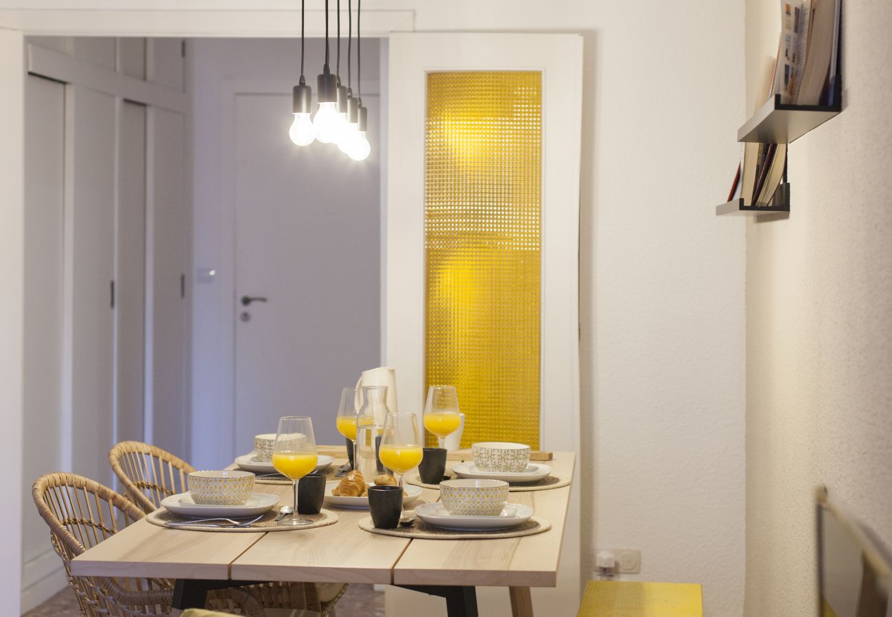 Appartement in Valencia - Old Town Quart Towers Stay I | AC & WiFi | 4 Viajeros