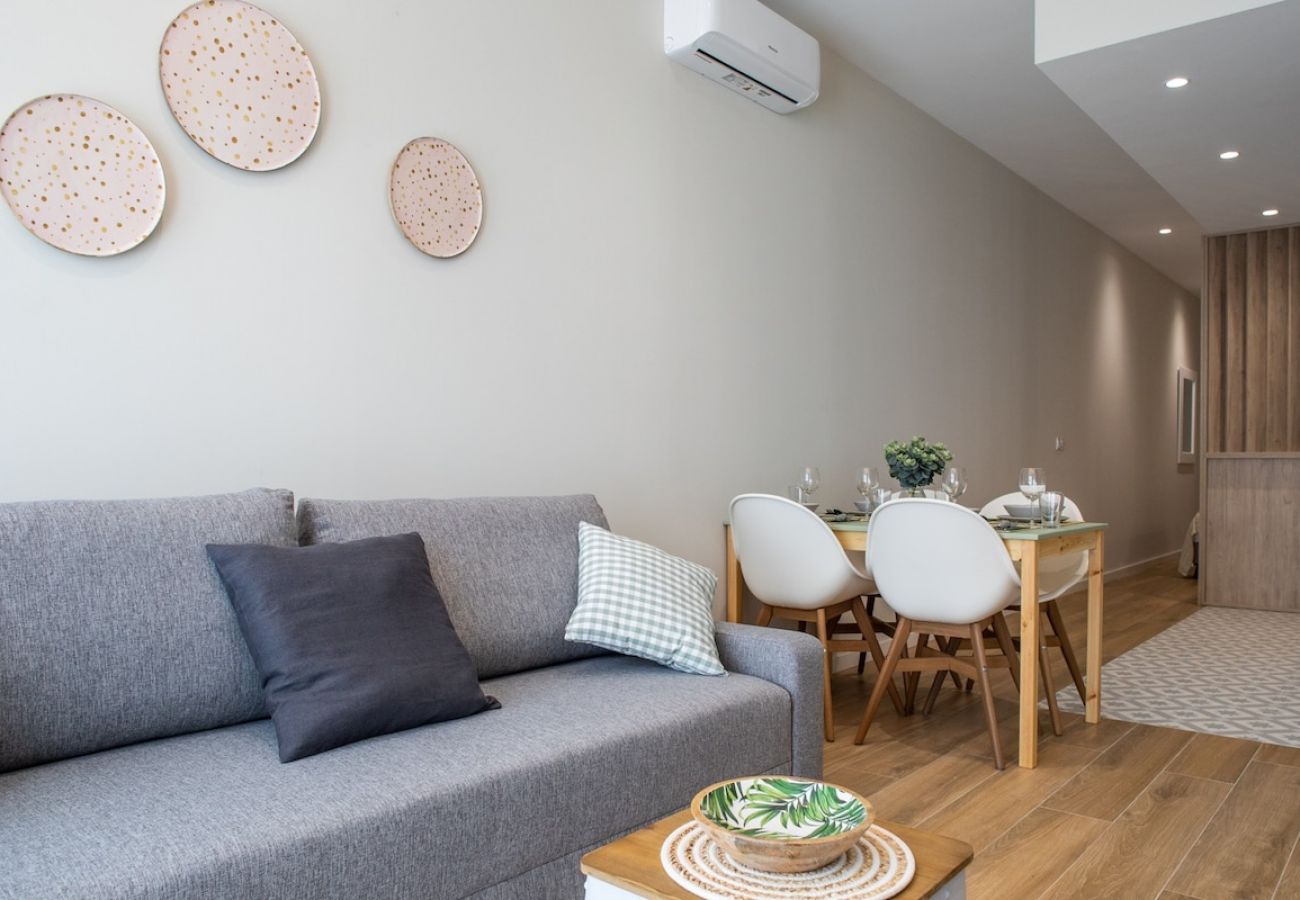 Appartement in Valencia - Port Suite VIII | 4 Viajeros | AC & WiFi | 15 min Ciudad Artes