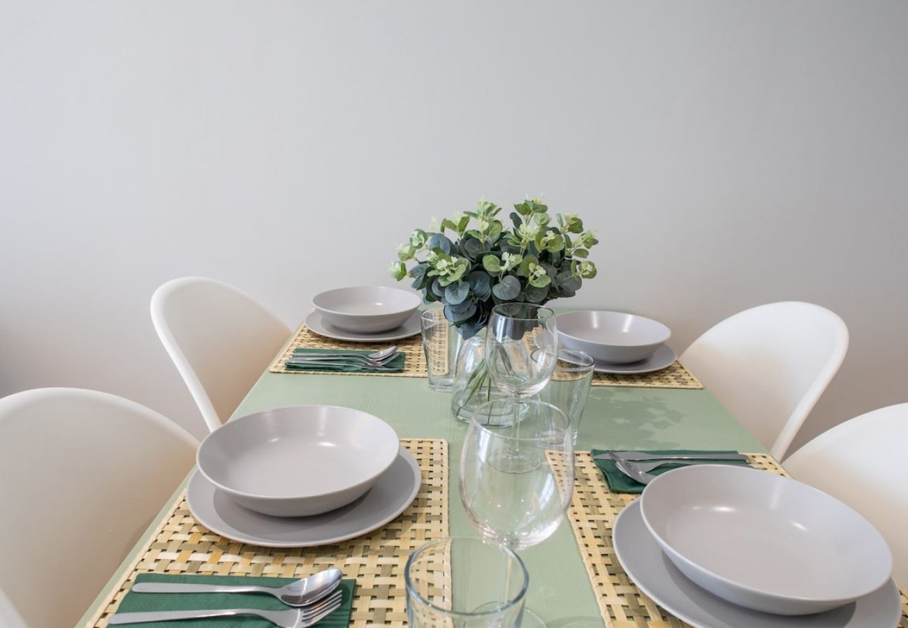 Appartement in Valencia - Port Suite VIII | 4 Viajeros | AC & WiFi | 15 min Ciudad Artes