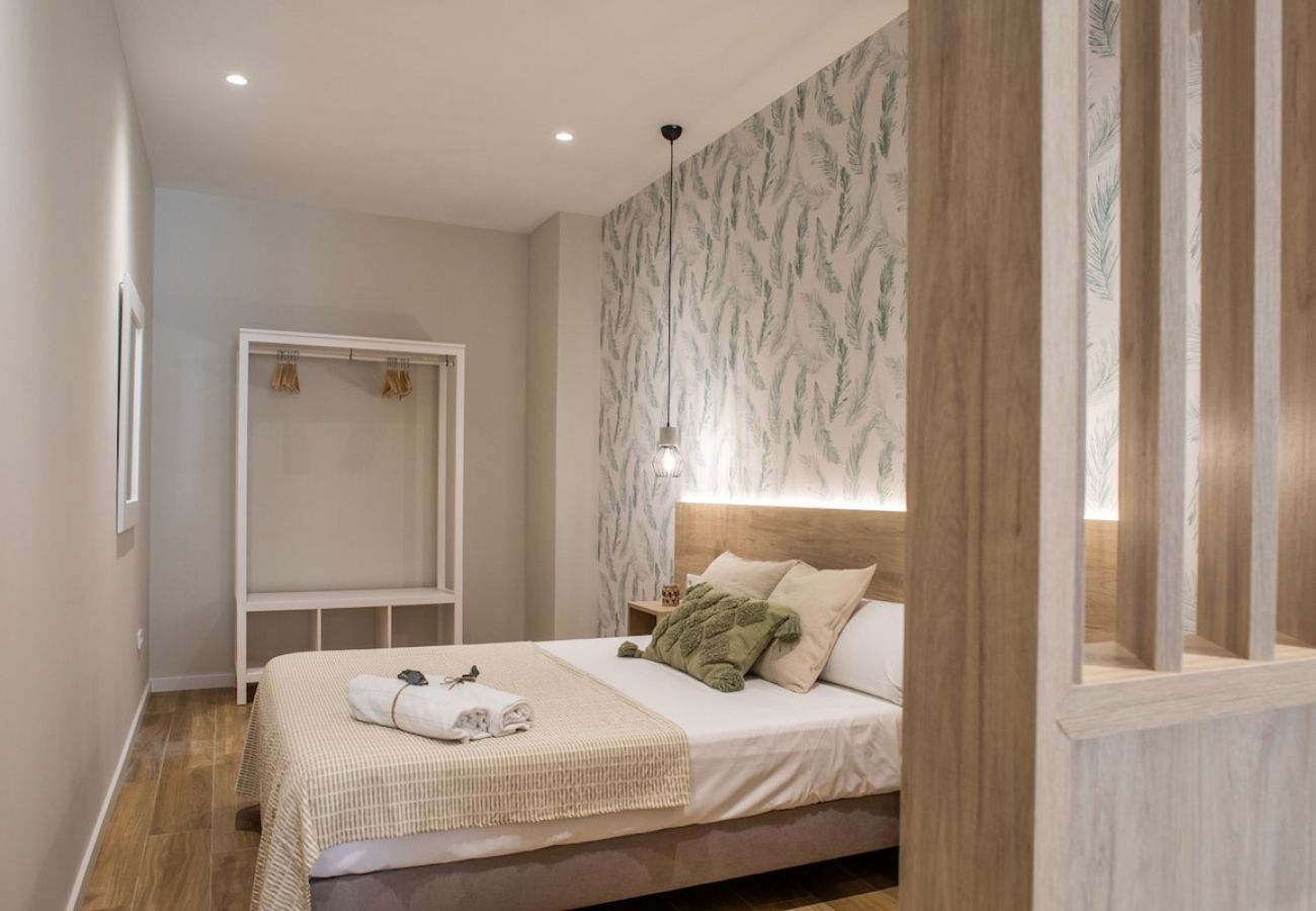 Appartement in Valencia - Port Suite VIII | 4 Viajeros | AC & WiFi | 15 min Ciudad Artes