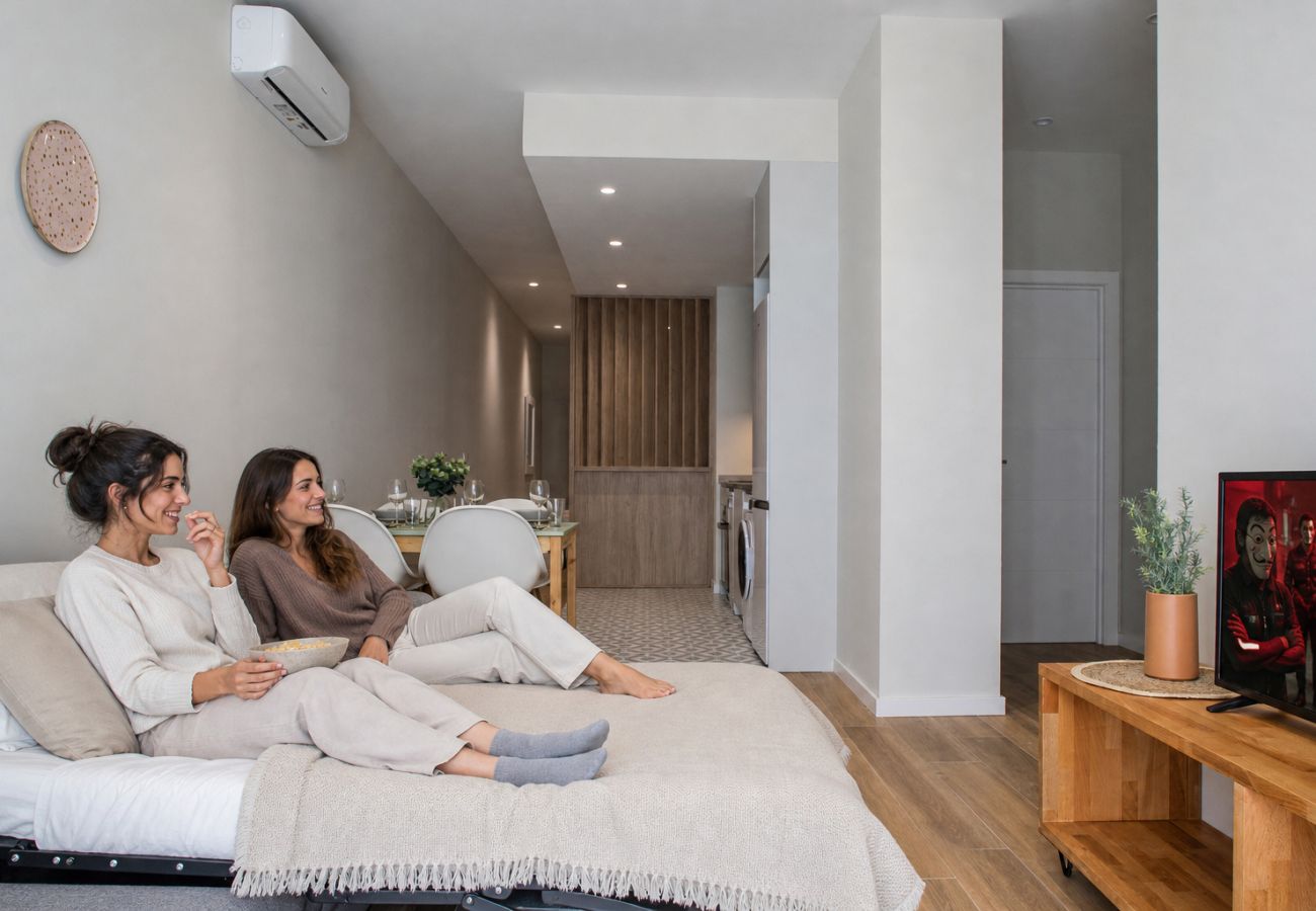 Appartement in Valencia - Port Suite VIII | 4 Viajeros | AC & WiFi | 15 min Ciudad Artes