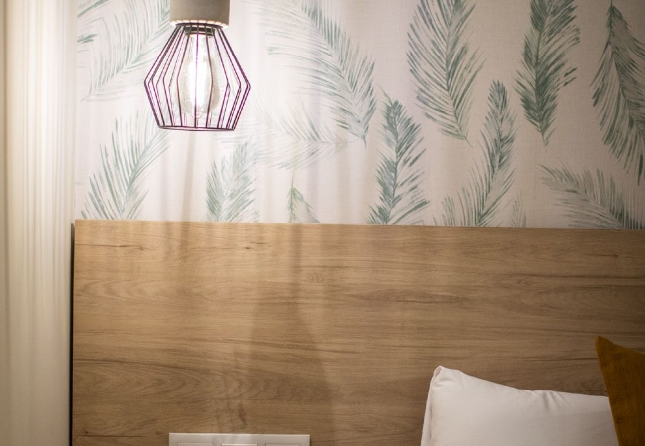 Appartement in Valencia - Port Suite VII | 6 Viajeros | AC & WiFi | 15 min Ciudad Artes
