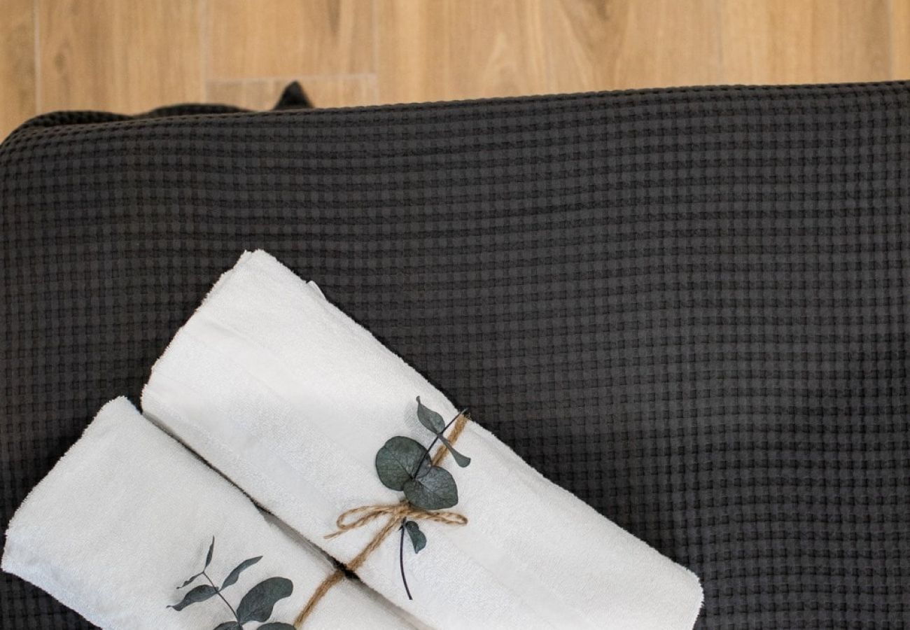 Appartement in Valencia - Port Suite VI | 6 Viajeros | AC & WiFi | 15 min Ciudad Artes