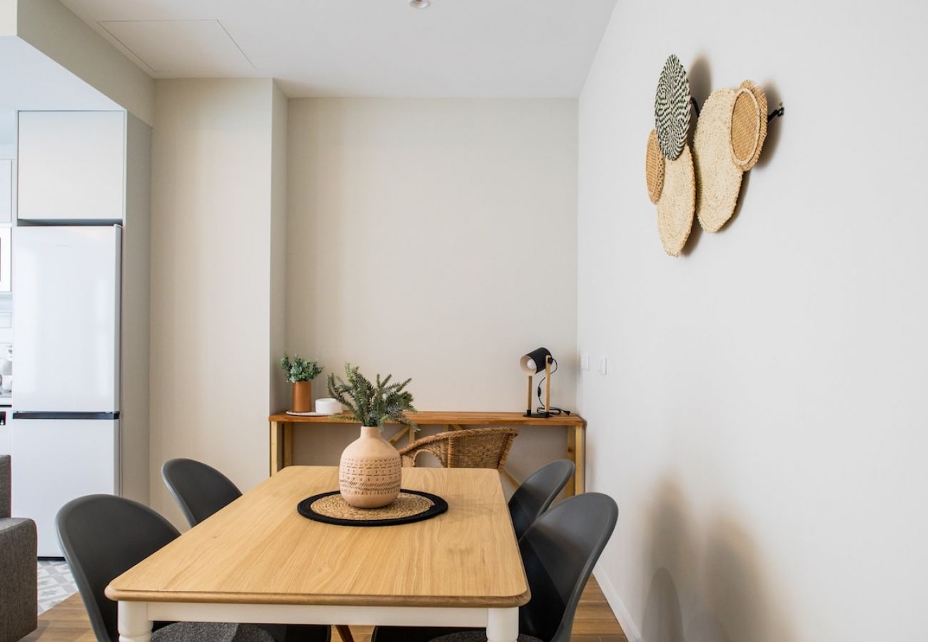 Appartement in Valencia - Port Suite X | 4 Viajeros | AC & WiFi | 15 min Ciudad Artes