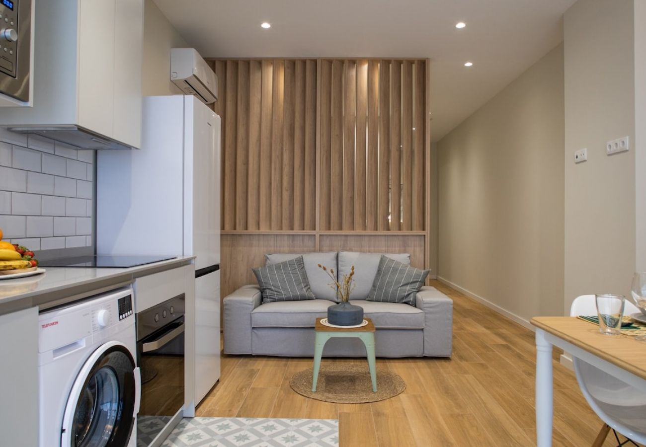 Appartement in Valencia - Port Suite I | 4 Viajeros | AC & WiFi | 15 min Ciudad Artes