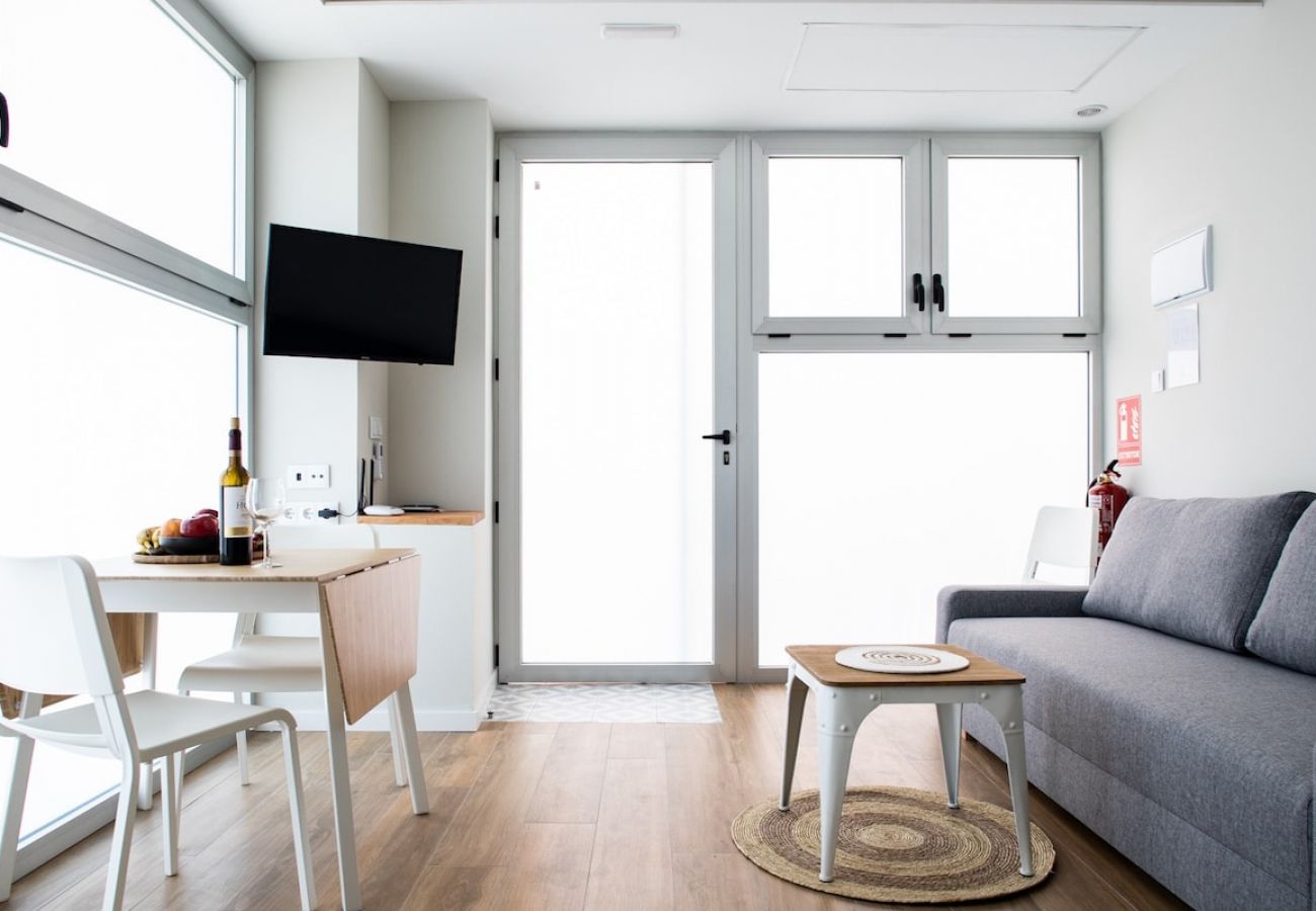 Appartement in Valencia - Port Suite IX | 4 Viajeros | AC & WiFi | 15 min Ciudad Artes