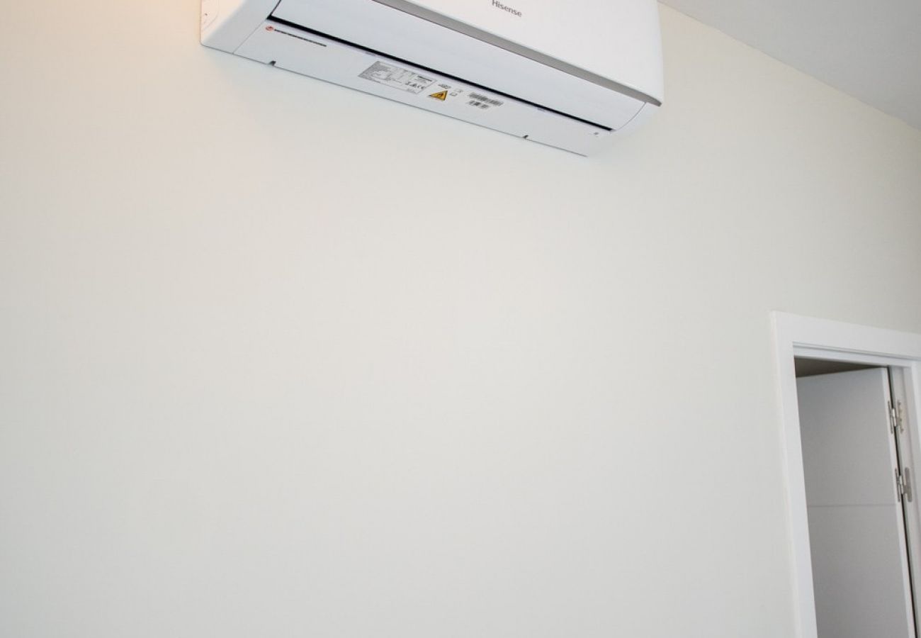 Appartement in Valencia - Port Suite IX | 4 Viajeros | AC & WiFi | 15 min Ciudad Artes
