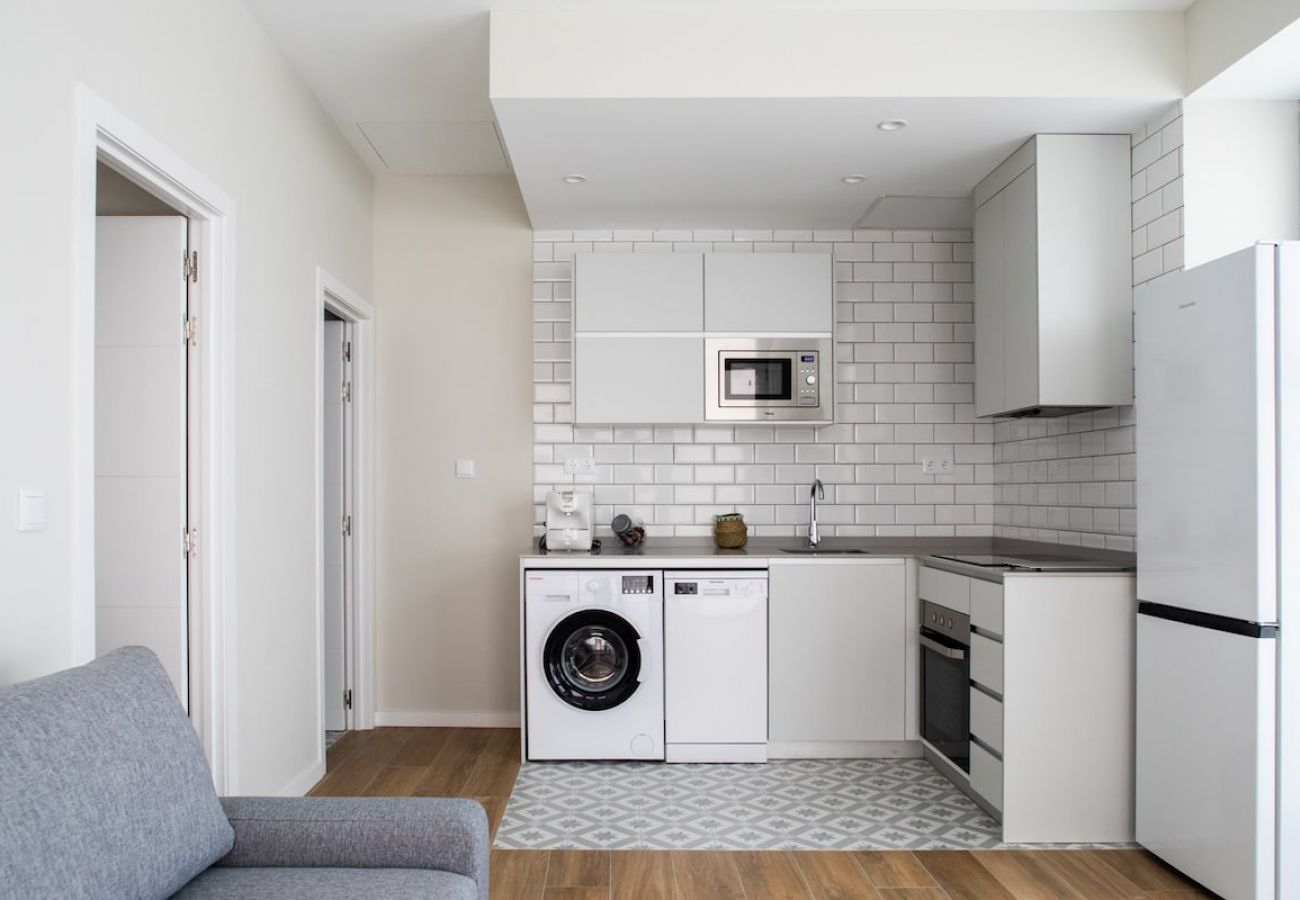 Appartement in Valencia - Port Suite IX | 4 Viajeros | AC & WiFi | 15 min Ciudad Artes