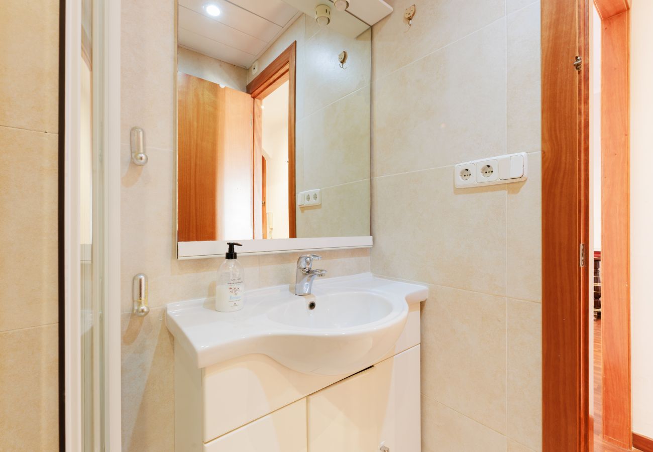 Appartement in Barcelona - TURO PARK, precioso apartamento con balcón