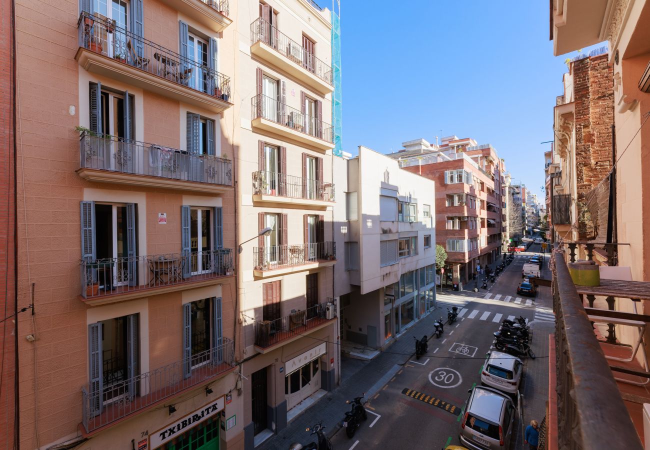 Appartement in Barcelona - TURO PARK, precioso apartamento con balcón