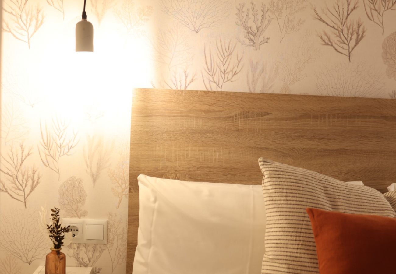 Appartement in Valencia - The Sea Rooms I | AC & WIFI | 15 min Playa