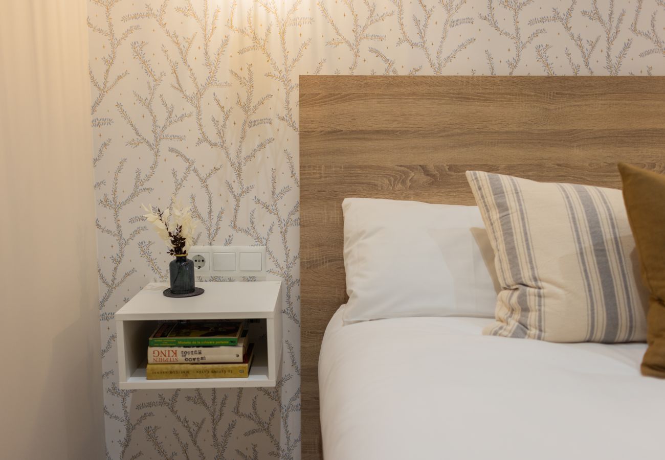 Appartement in Valencia - The Sea Rooms II | AC & WIFI | 15 min Playa
