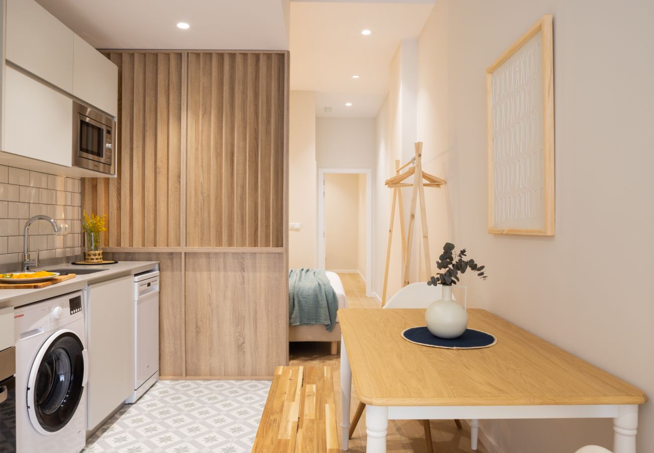 Appartement in Valencia - The Sea Rooms III | AC & WIFI | 15 min Playa