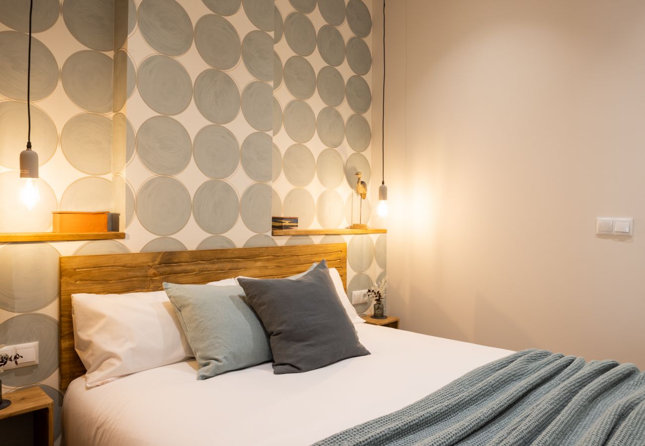 Appartement in Valencia - The Sea Rooms III | AC & WIFI | 15 min Playa