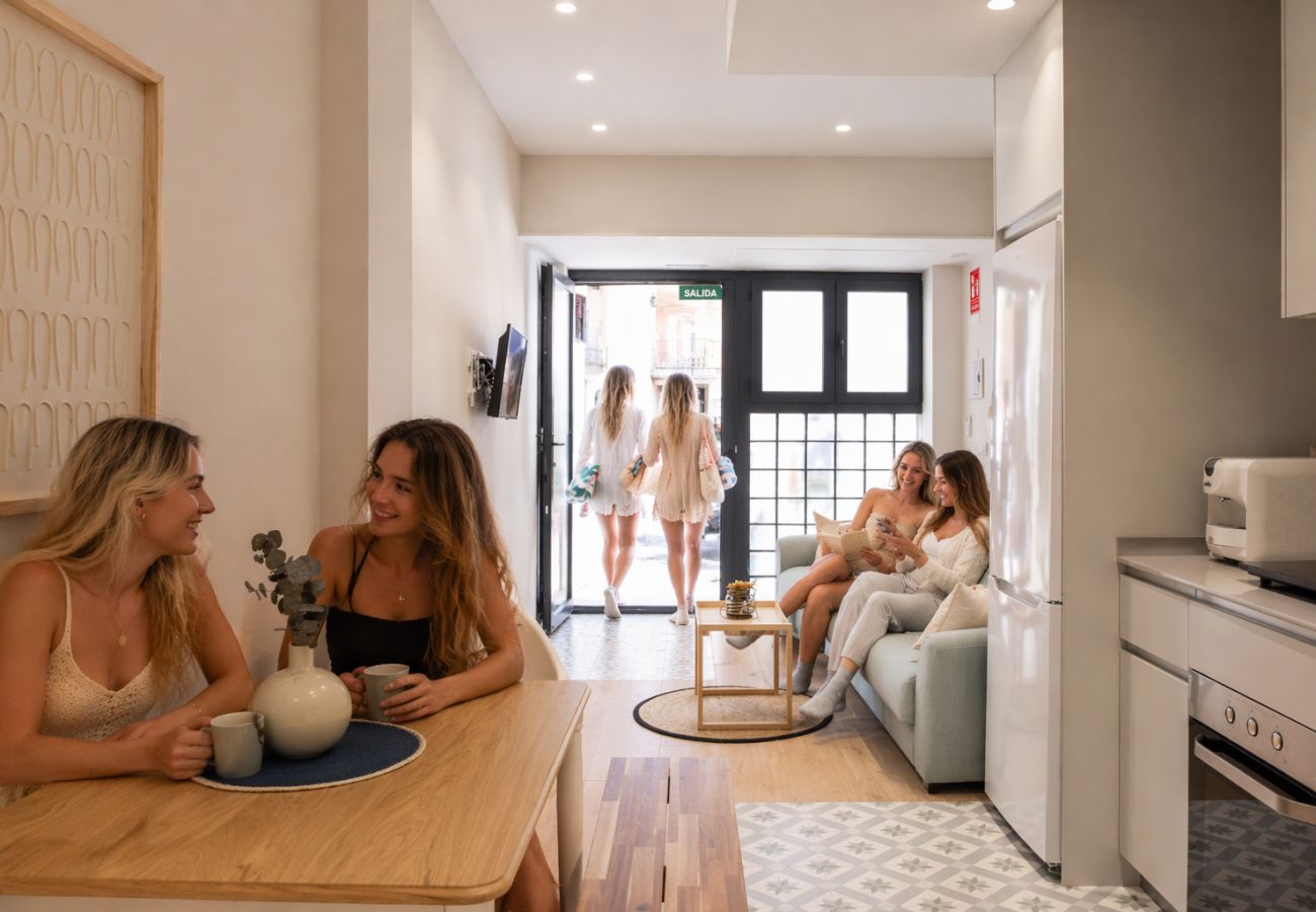 Appartement in Valencia - The Sea Rooms III | AC & WIFI | 15 min Playa
