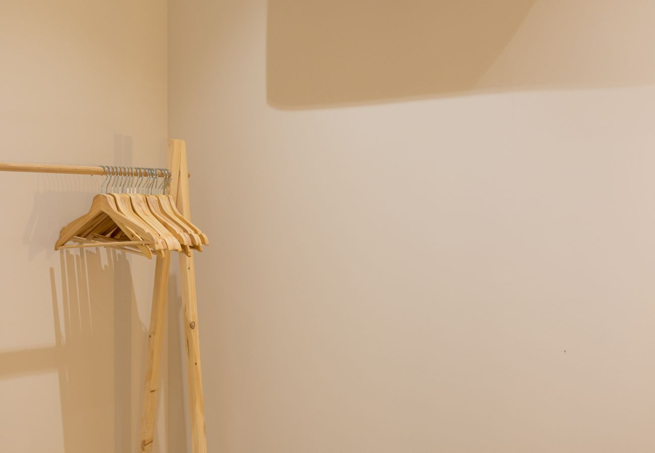 Appartement in Valencia - The Sea Rooms V | AC & WIFI | 15 min Playa