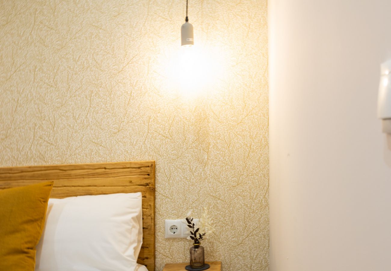 Appartement in Valencia - The Sea Rooms V | AC & WIFI | 15 min Playa