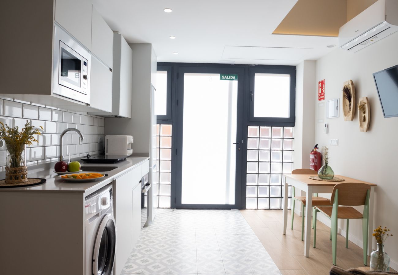 Appartement in Valencia - The Sea Rooms VIII | AC & WIFI | 15 min Playa
