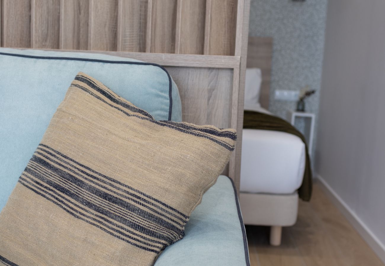 Appartement in Valencia - The Sea Rooms VIII | AC & WIFI | 15 min Playa