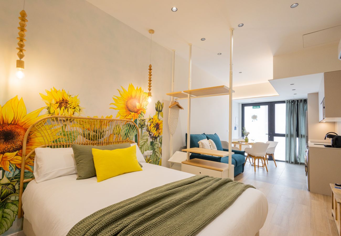 Studio in Valencia - Turia Park Loft II | 4 Viajeros | AC and WiFi | Near ZOO