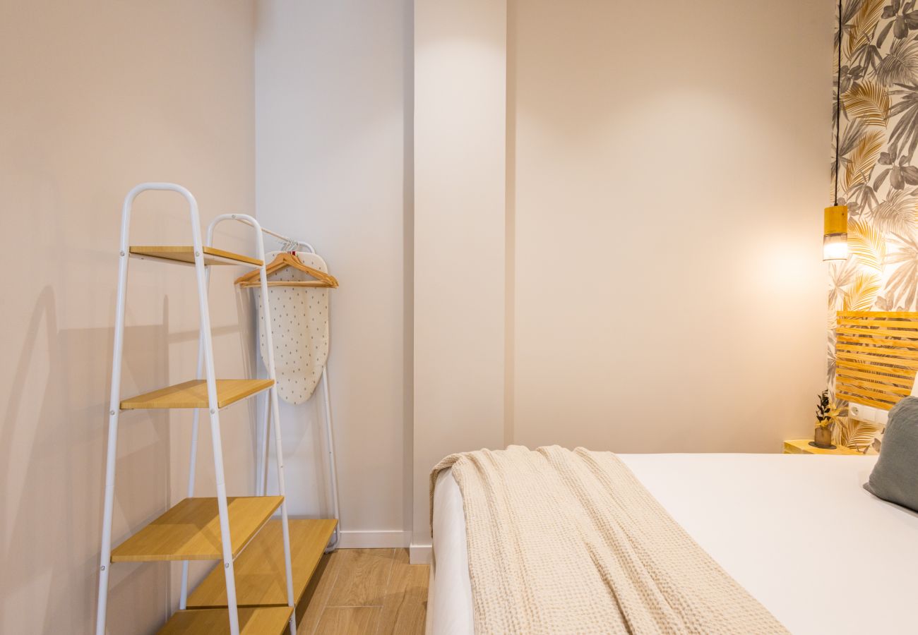 Appartement in Valencia - The Sea Rooms XIII | AC & WIFI | 15 min Playa