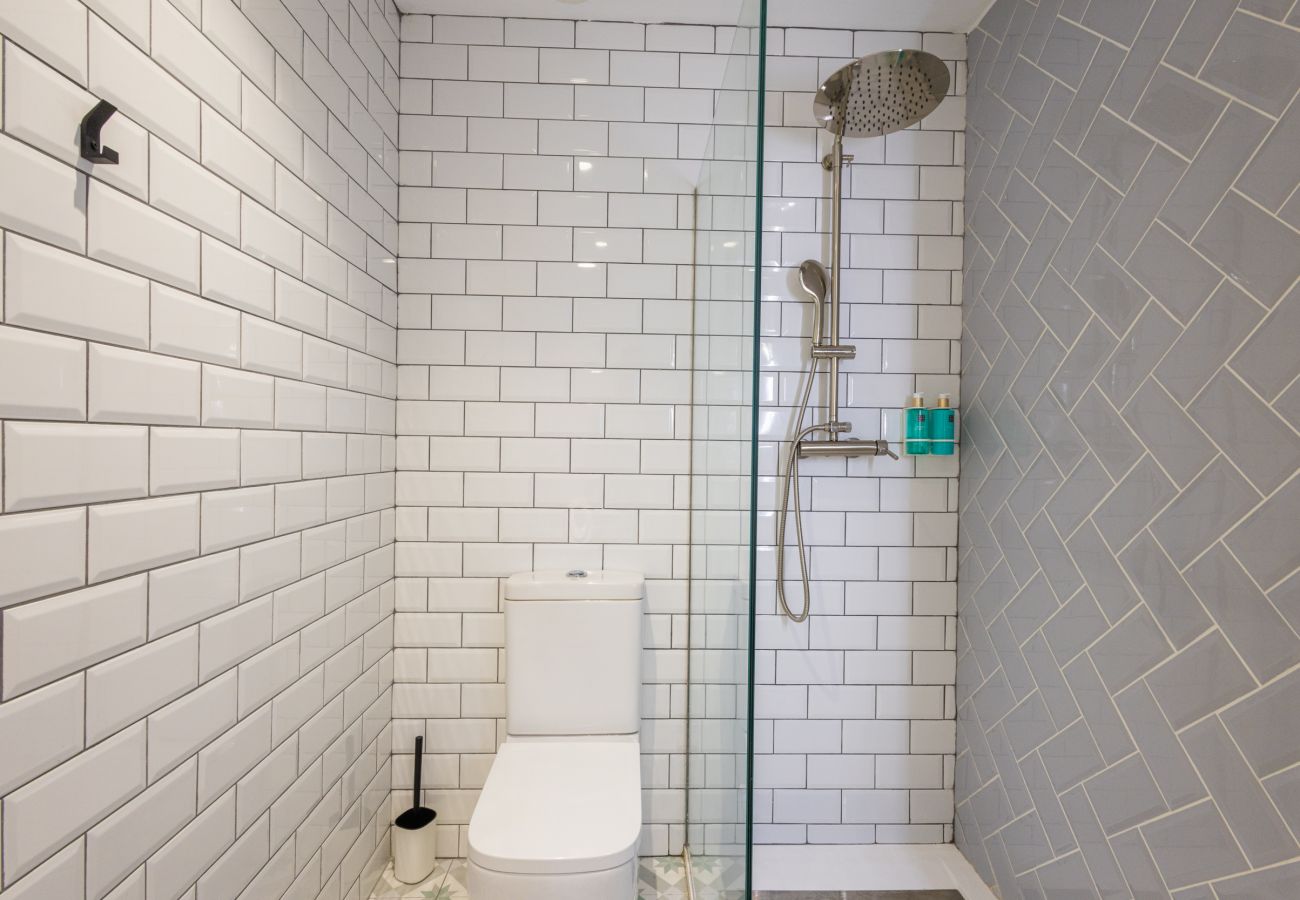 Appartement in Valencia - The Sea Rooms XIII | AC & WIFI | 15 min Playa