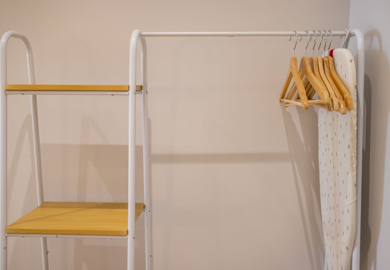 Appartement in Valencia - The Sea Rooms XIII | AC & WIFI | 15 min Playa