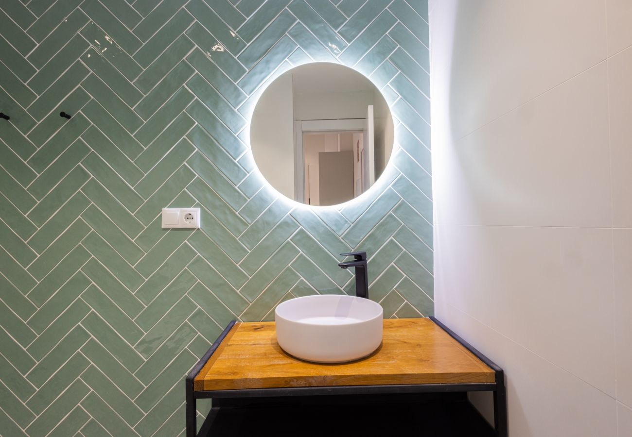 Appartement in Valencia - Pirate Studio II | 2 Viajeros | AC WiFi | 15 min Oceanografic