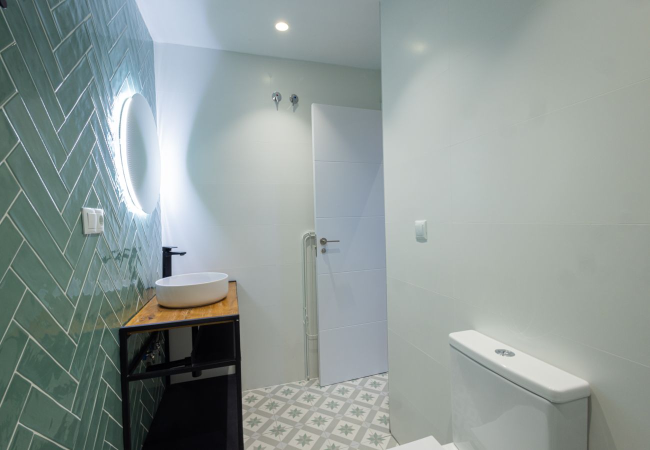 Appartement in Valencia - Pirate Studio II | 2 Viajeros | AC WiFi | 15 min Oceanografic