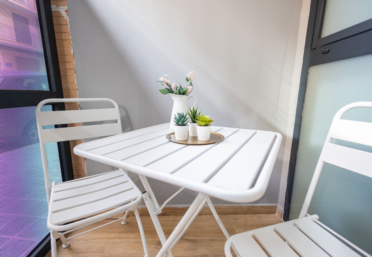 Appartement in Valencia - Olive Loft I | AC and WIFI | 10 min City Center