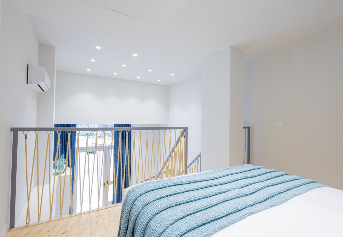 Appartement in Valencia - Pirate Duplex VIII | 4 Viajeros | AC WiFi | 15 min Oceanografic