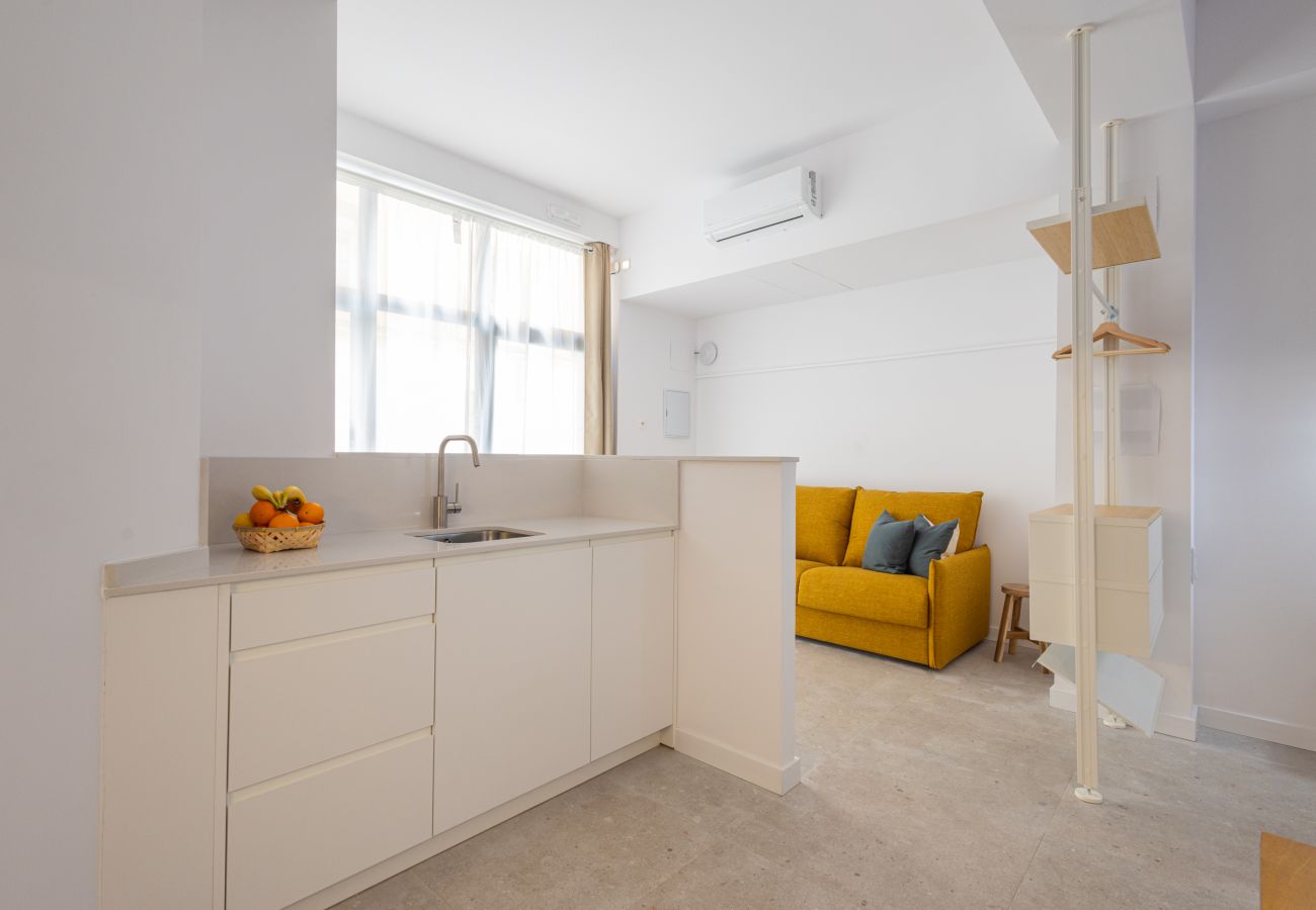 Appartement in Valencia - The Sorolla Apartment V | AC & WiFi | 4 Viajeros