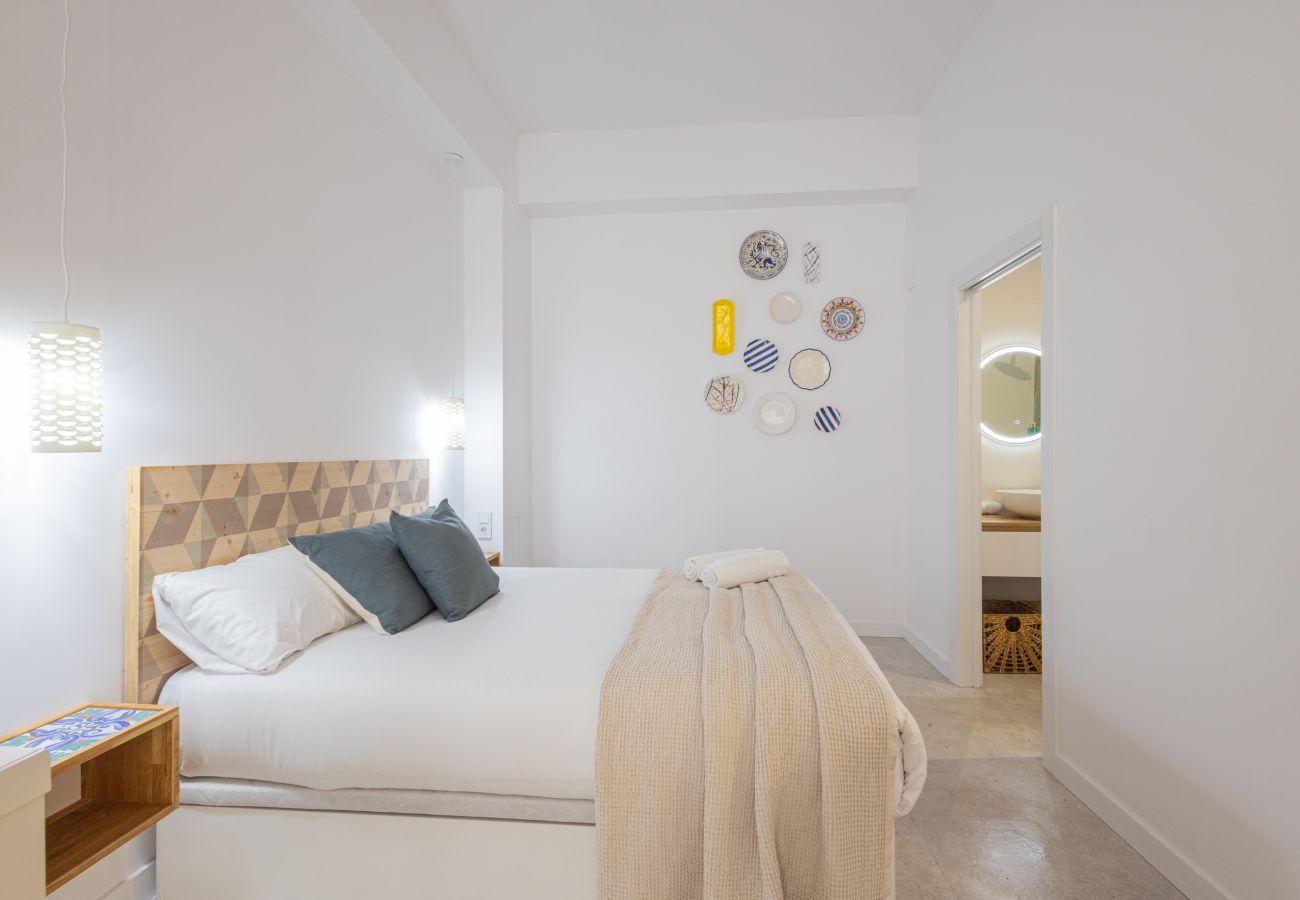 Appartement in Valencia - The Sorolla Apartment V | AC & WiFi | 4 Viajeros