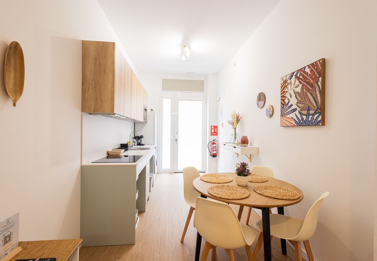 Appartement in Valencia - Maritim Studios I | 4 Viajeros | AC-WIFI | Near Beach