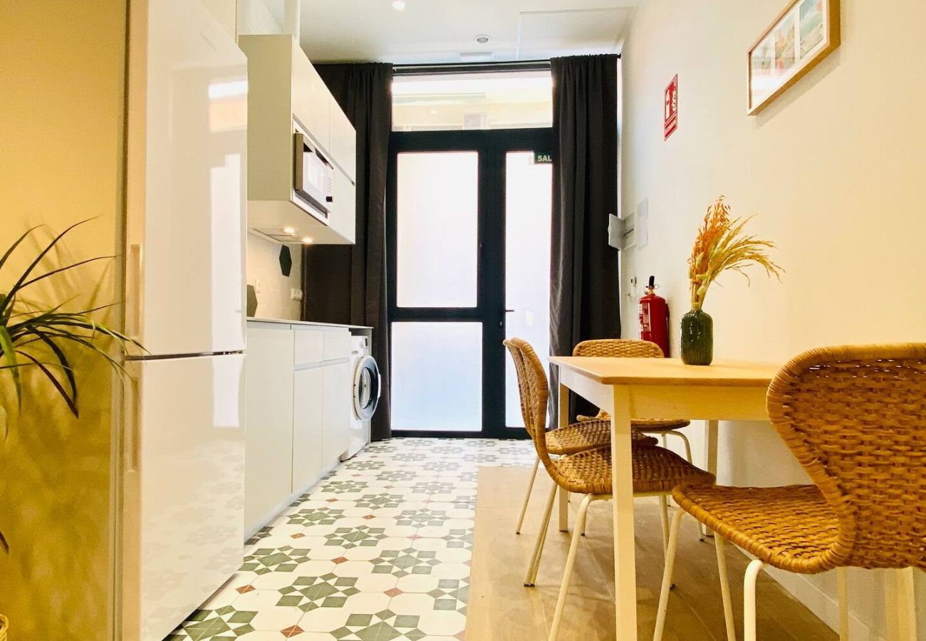 Appartement in Valencia - Beach Apartment | 1 HAB | 4 Viajeros | AC & WIFI